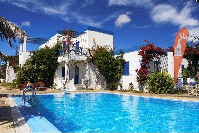Amfitrion Hotel Vari  Bagian luar foto