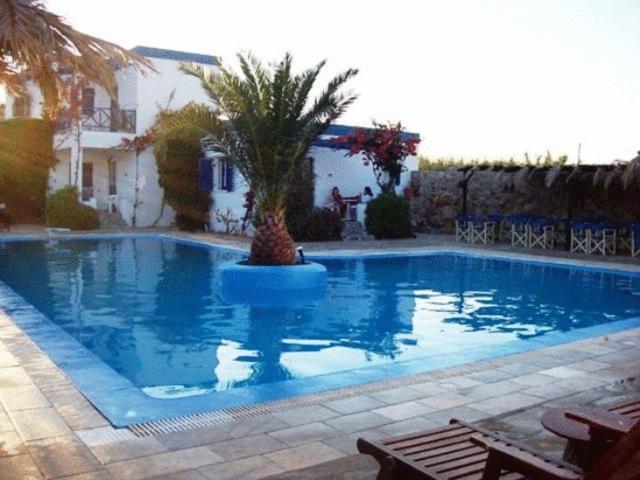 Amfitrion Hotel Vari  Bagian luar foto