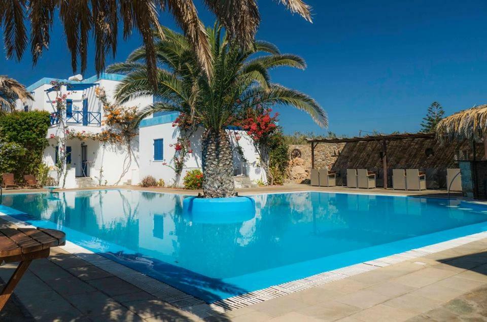 Amfitrion Hotel Vari  Bagian luar foto
