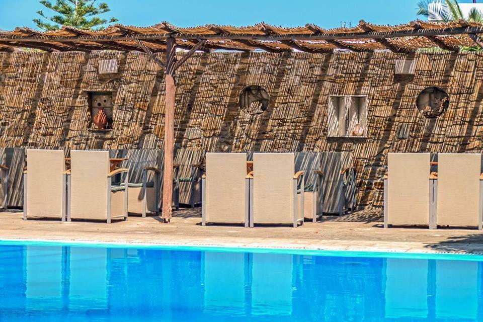 Amfitrion Hotel Vari  Bagian luar foto