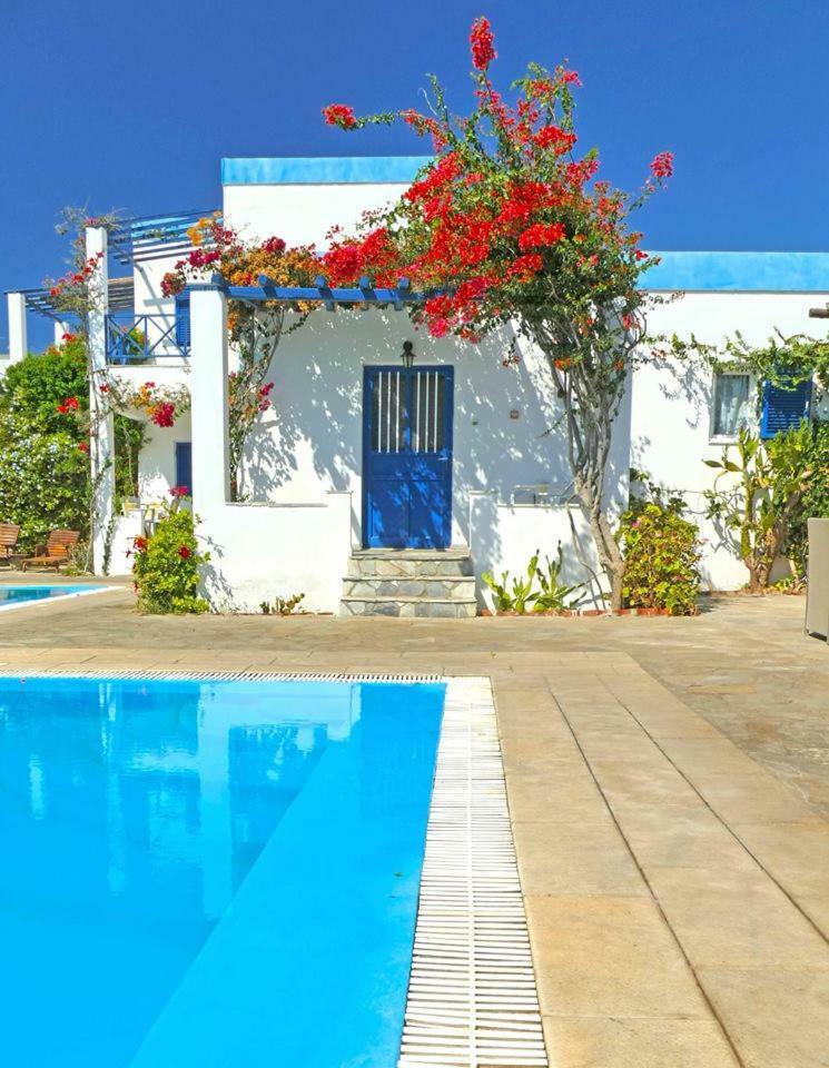 Amfitrion Hotel Vari  Bagian luar foto