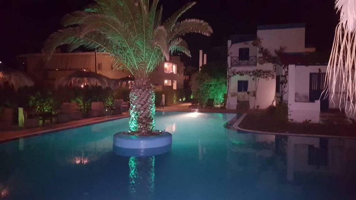 Amfitrion Hotel Vari  Bagian luar foto