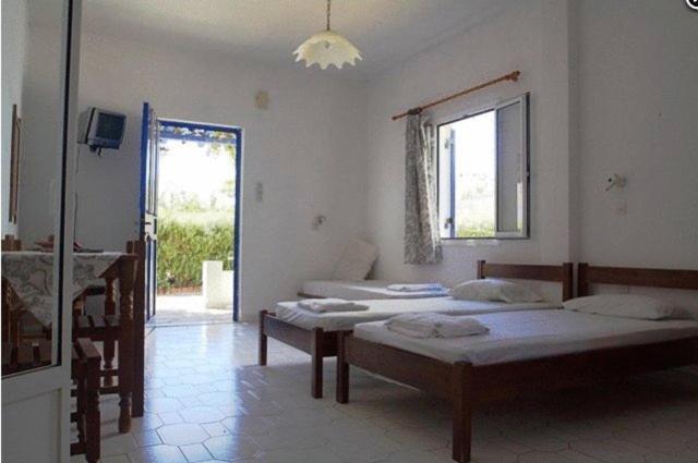 Amfitrion Hotel Vari  Ruang foto
