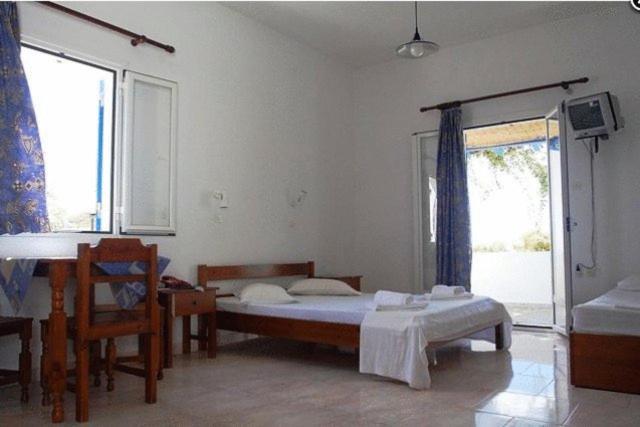 Amfitrion Hotel Vari  Ruang foto
